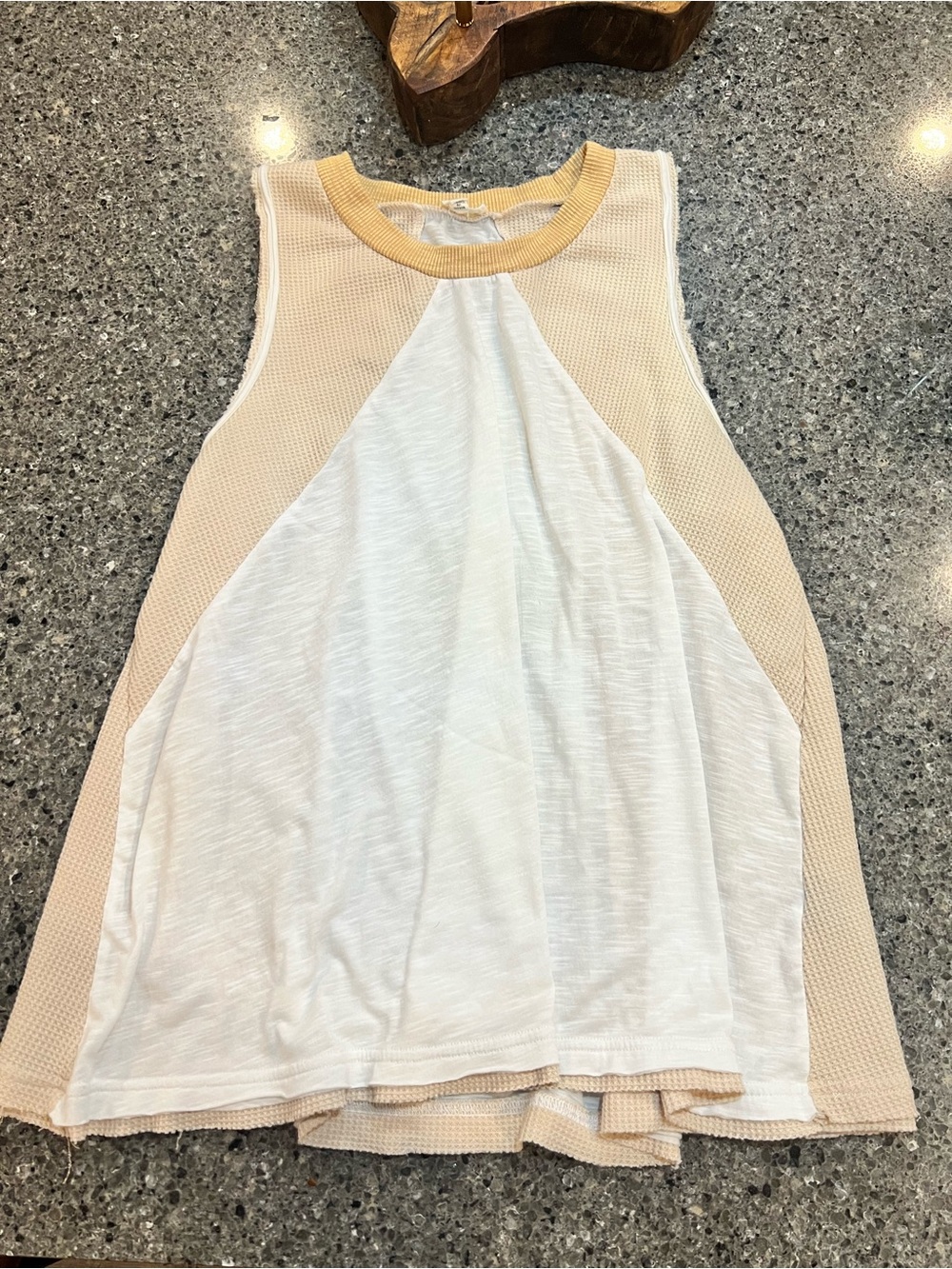 POL Sleeveless Contrast Panel Tank Top in White and Beige